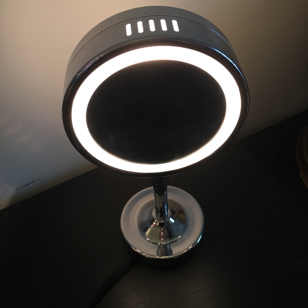 Lighted makeup vanity mirror